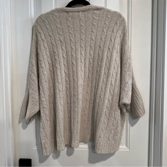 Barefoot Dreams Cream Colored CozyChic Lite Cable Shrug. Size S/M. - Picture 4 of 13
